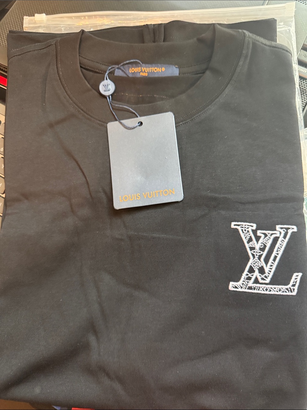 Louis Vuitton Black Short-Sleeve Tee with White LV Patch New size XL